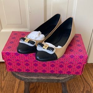 Tory Burch Hugo Flat, Tan and Black, size 9